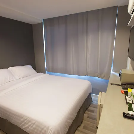 Nantra Ploenchit Hotel